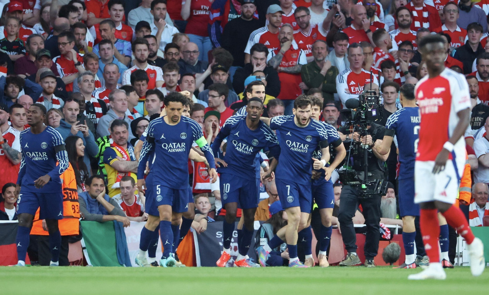 蓝军出手！天空体育：切尔西正努力签下前巴萨前锋罗克（天空体育：切尔西加紧推动签下前巴萨射手罗克，蓝军已正式出手）