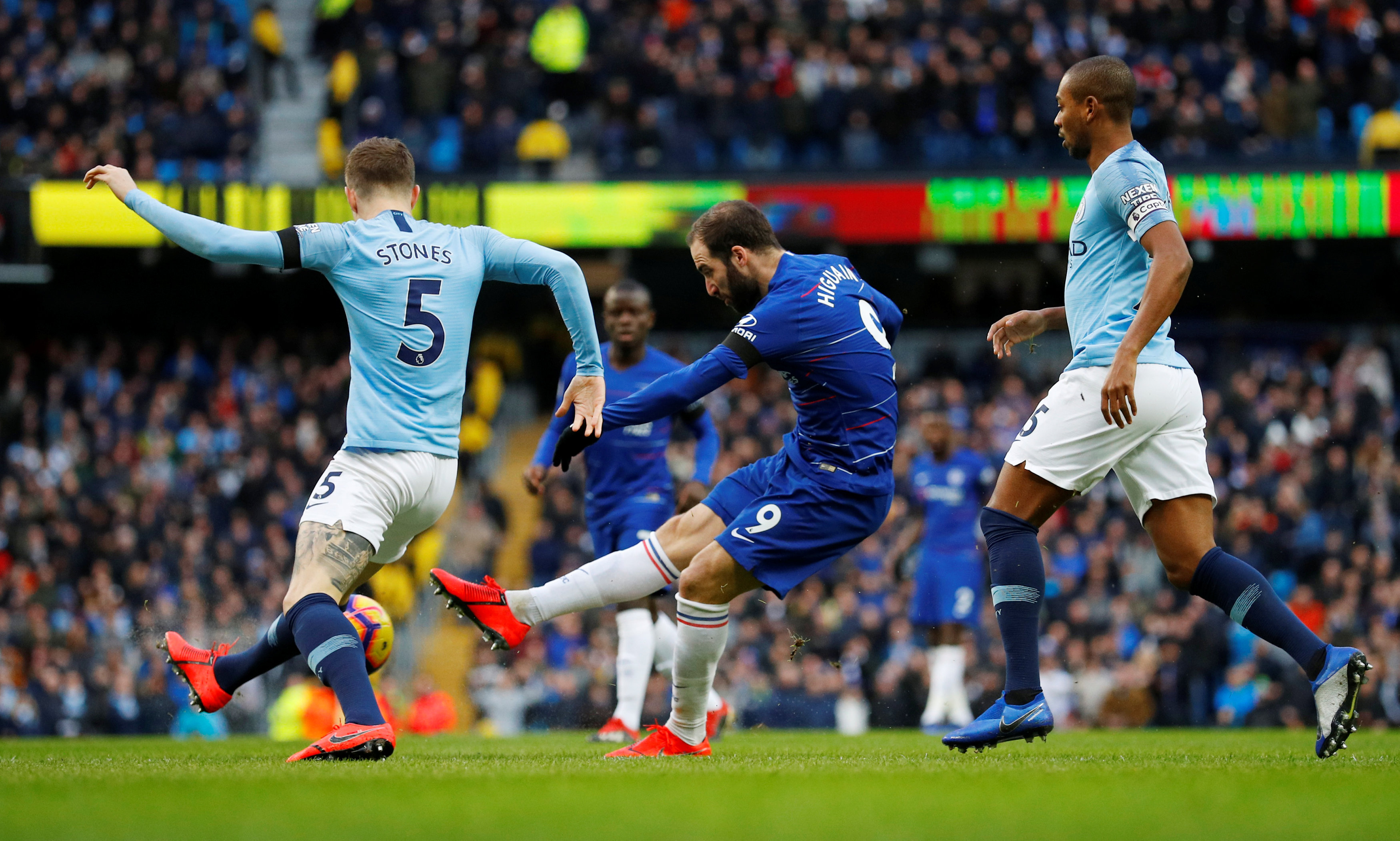 迪斯蒂法诺赢得超级金球奖36周年，皇马在官方社媒发文庆祝（皇马官方社媒纪念迪斯蒂法诺加冕超级金球36周年）