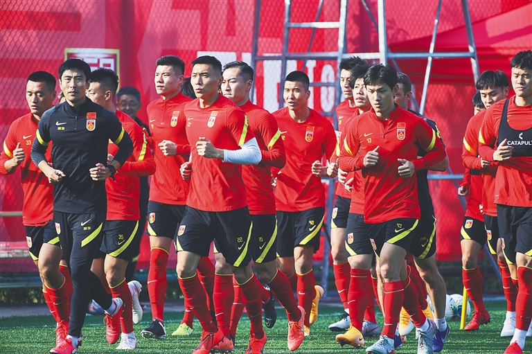 每体：德科已为明夏物色多位中后卫人选，其中最喜欢格伊（每体：德科为明夏中卫补强筛选多位人选，格伊最受青睐）