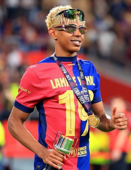 一日意甲最新动态：米兰双雄培养新人，迈尼昂无意加盟蓝黑军团