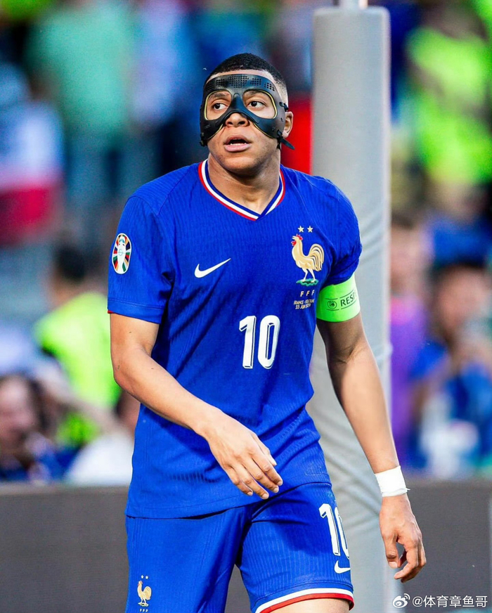 K联赛球队浦项铁人官方社媒账号发布公告称，球队中...