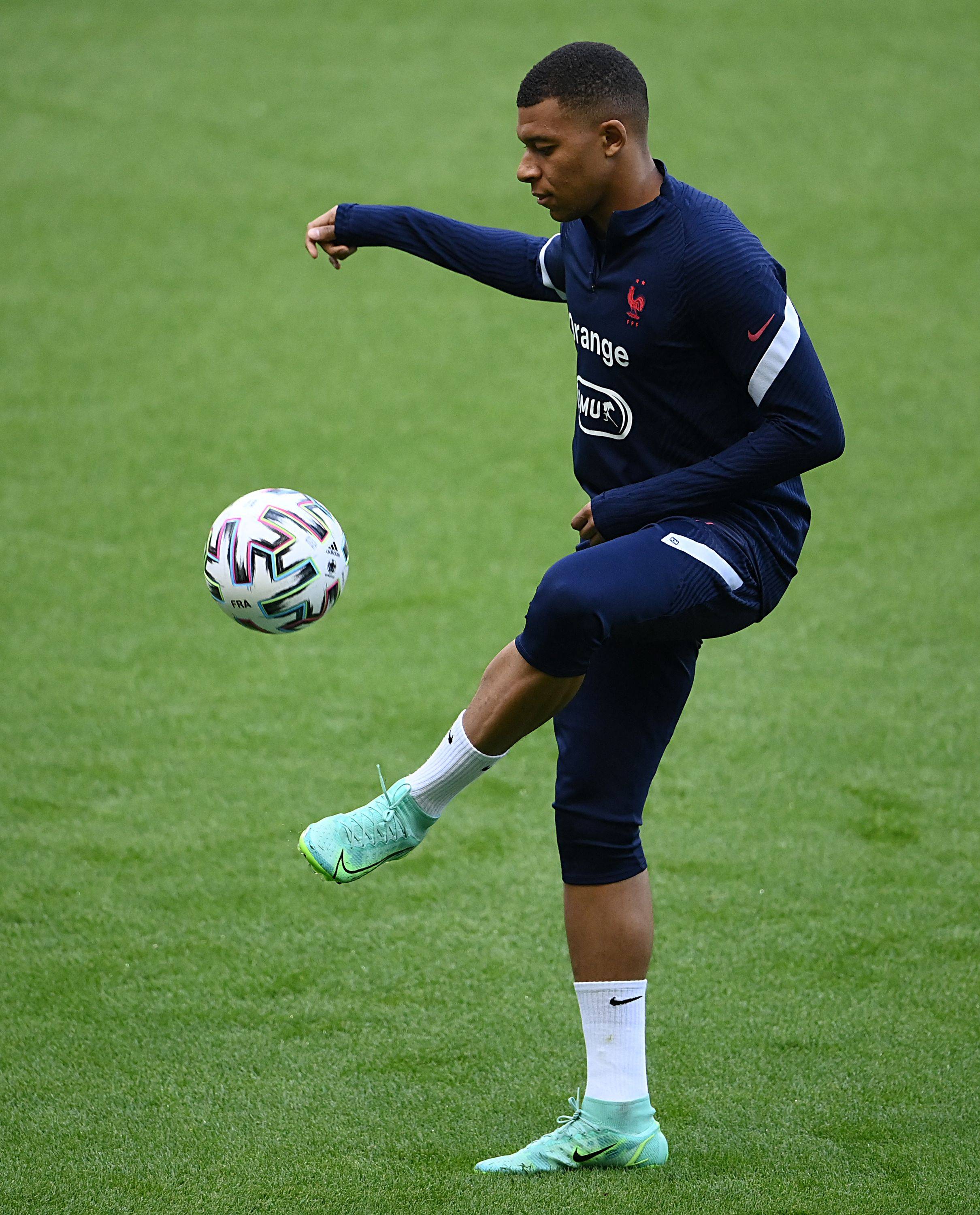 英超首次助攻，吉滕斯本赛季各项赛事助攻数为切尔西队内最多（吉滕斯英超收获处子助攻，本赛季各项赛事助攻数领跑切尔西）