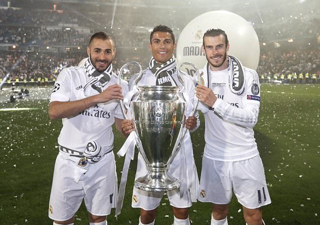 埃基蒂克成为西塞后首位为利物浦单场联赛打入2球的法国球员