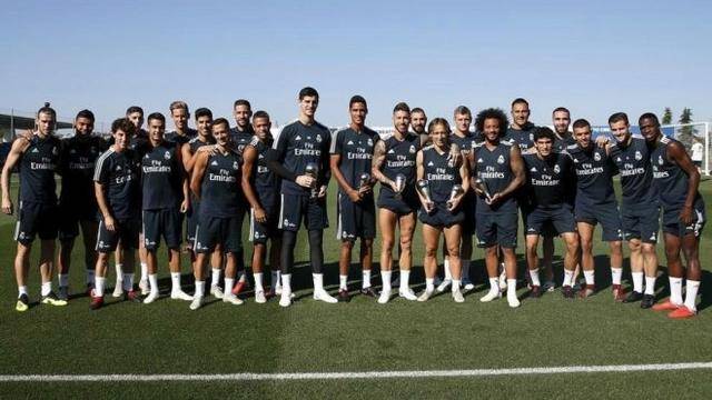 十人热刺4-0哥本哈根，范德芬一条龙破门，布伦南进球+染红