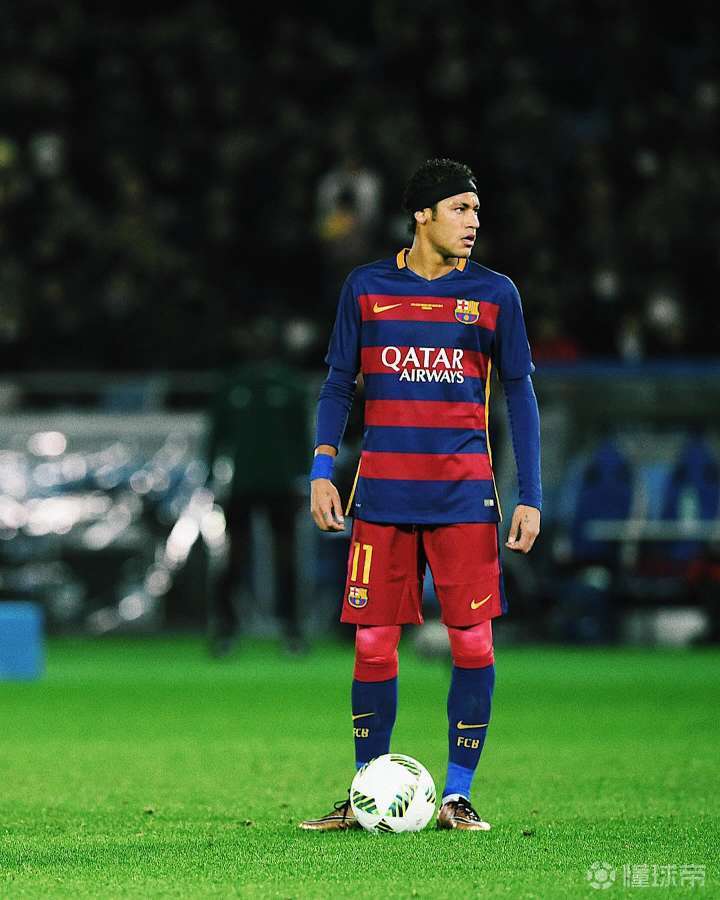 20岁新星独自撑起AC米兰左路走廊：力压S2，英超球会争相抢购他