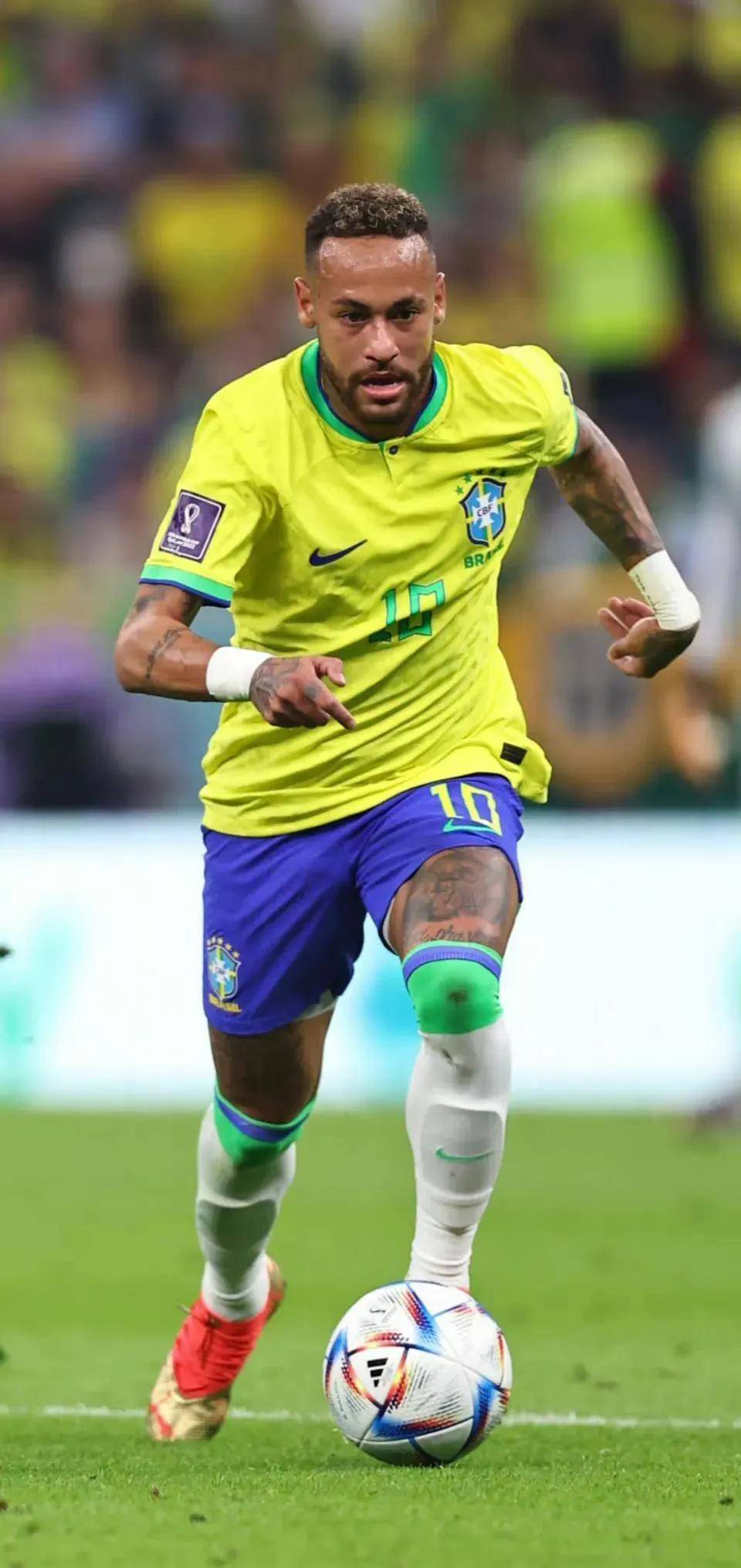 瓦拉内：去皇马前齐达内亲自给我打了电话；穆里尼奥很有魅力