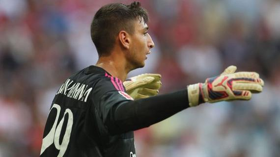 国脚连续射门被封堵仍不气馁