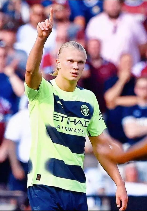 陷入窘境！曾凡博赛后独自离场，一分钟没上被裁也要跟队回美国