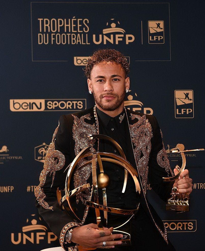 斯帕伊奇庆祝足协杯夺冠：为奖杯感到自豪，更为球队感到骄傲